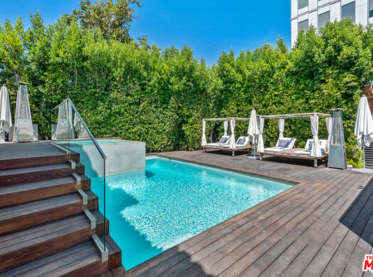 300 El Camino Dr