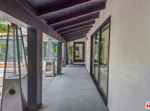 300 El Camino Dr