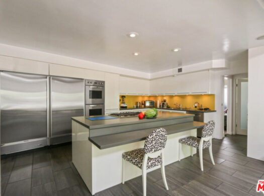 1043 Loma Vista Dr